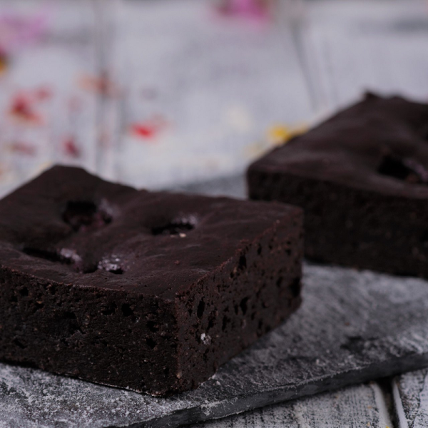 Glutensiz Vişneli Brownie (Şeker İlavesiz)