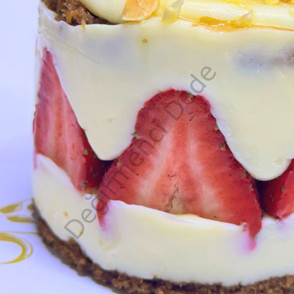 Çilekli Pasta(Şeker İlavesiz ve Glutensiz)